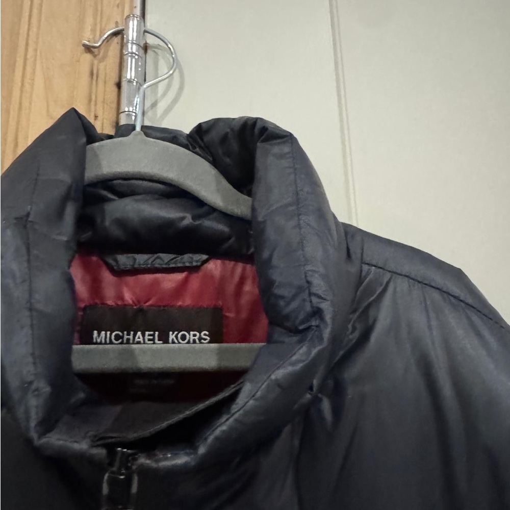 Michael Kors Men's Quilted Puffer Jacket in Navy - Picture 3 of 3